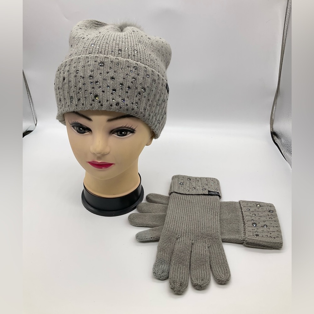 NWOT VICTORIAS SECRET GREY BLINGY‎ POM POM BEANIE AND MATCHING BLINGY GLOVES